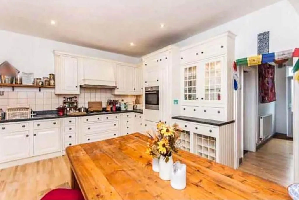 EXETER, Devon, EX4 2BT - Online Auctions