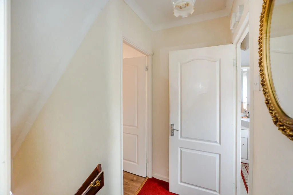Northampton, Northamptonshire, NN2 6DR - Online Auctions