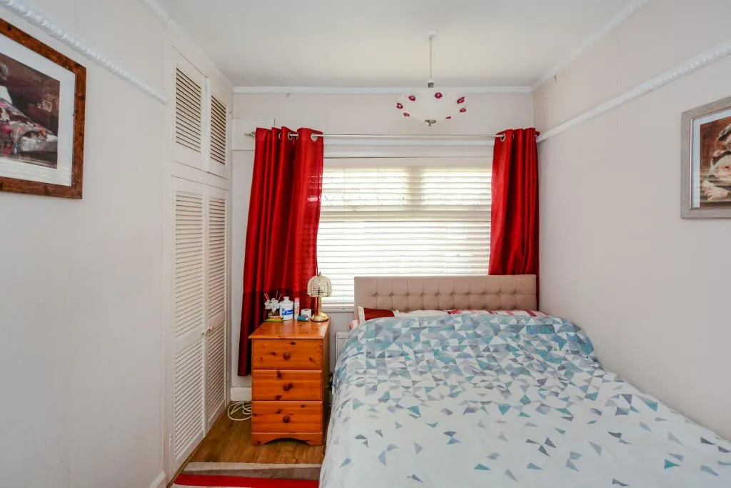 Northampton, Northamptonshire, NN2 6DR - Online Auctions