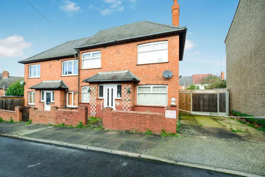 Northampton, Northamptonshire, NN2 6DR - Online Auctions