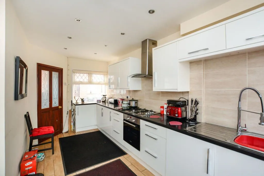 Northampton, Northamptonshire, NN2 6DR - Online Auctions
