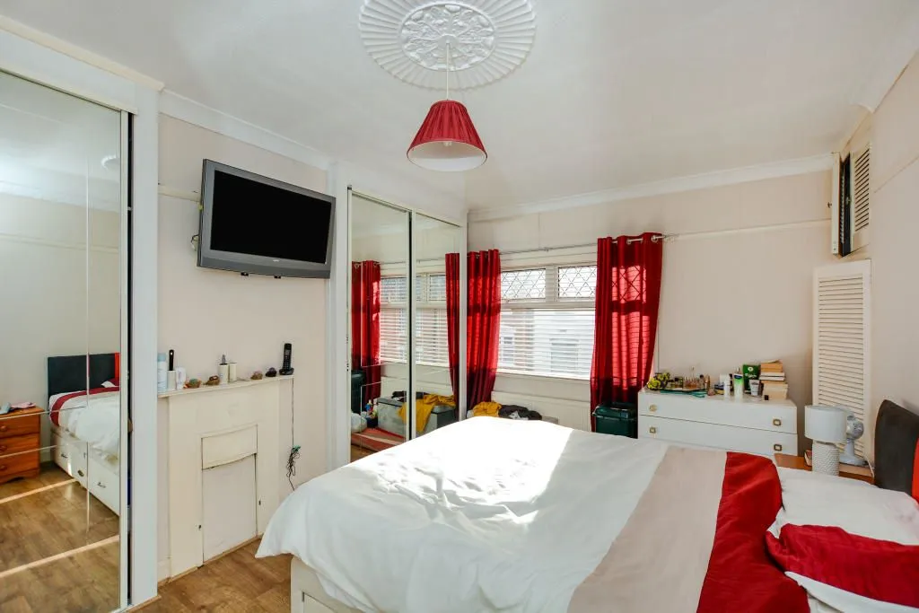 Northampton, Northamptonshire, NN2 6DR - Online Auctions