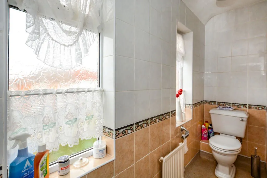 Northampton, Northamptonshire, NN2 6DR - Online Auctions