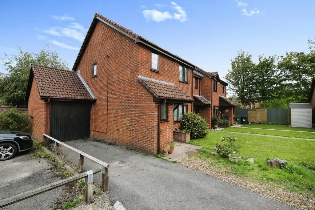 Basingstoke, Hampshire, RG22 4YB - Online Auctions