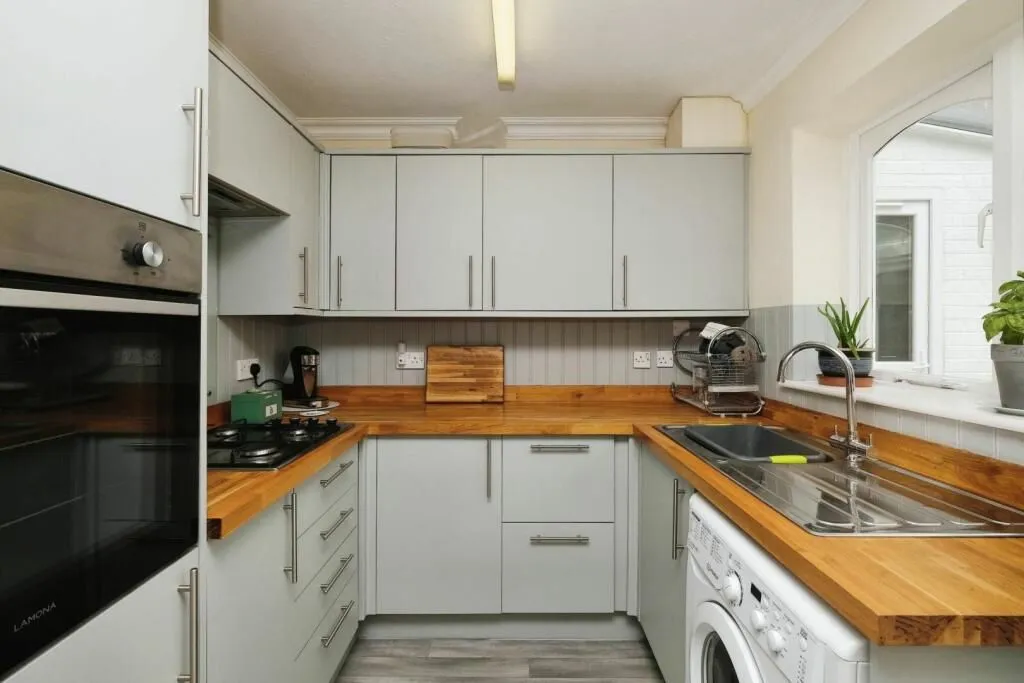 Basingstoke, Hampshire, RG22 4YB - Online Auctions