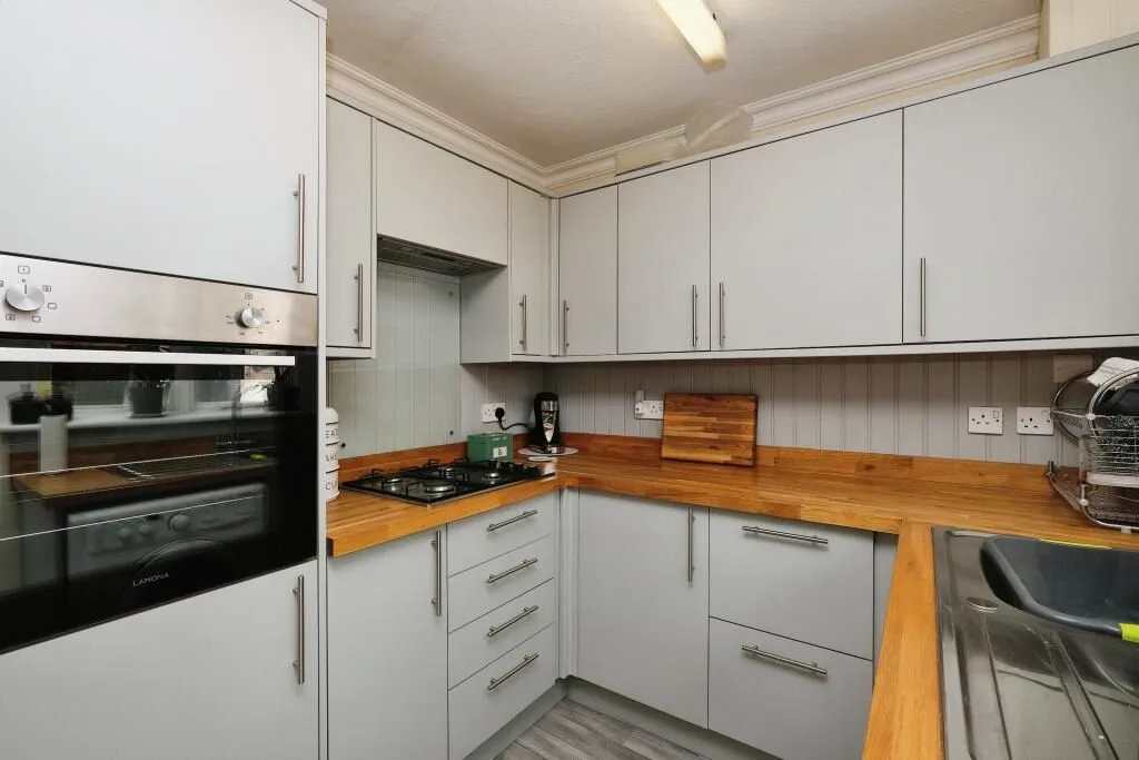 Basingstoke, Hampshire, RG22 4YB - Online Auctions