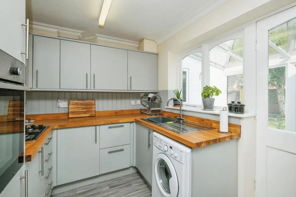 Basingstoke, Hampshire, RG22 4YB - Online Auctions