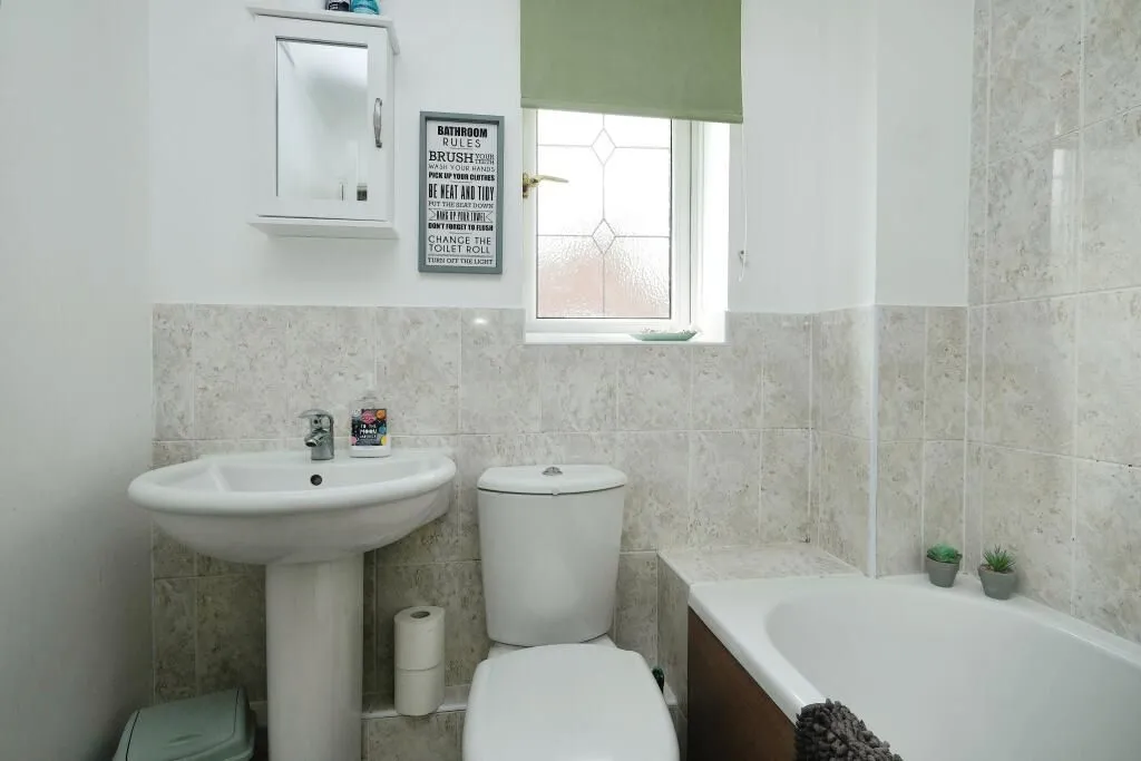 Basingstoke, Hampshire, RG22 4YB - Online Auctions