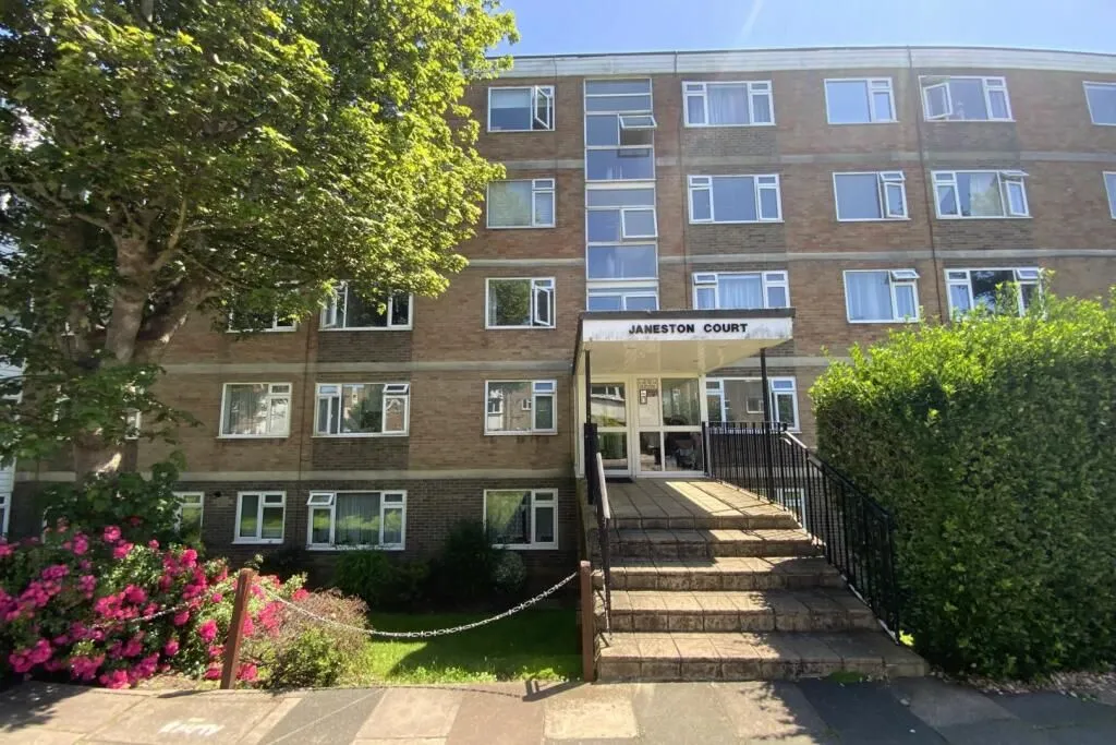 Wilbury Crescent, HOVE, East Sussex, BN3 6FT - Online Auctions
