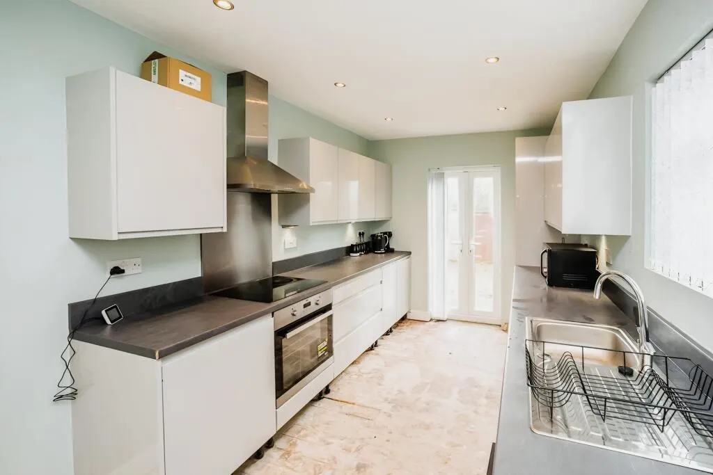 Meltham, Holmfirth, West Yorkshire, HD9 5PD - Online Auctions