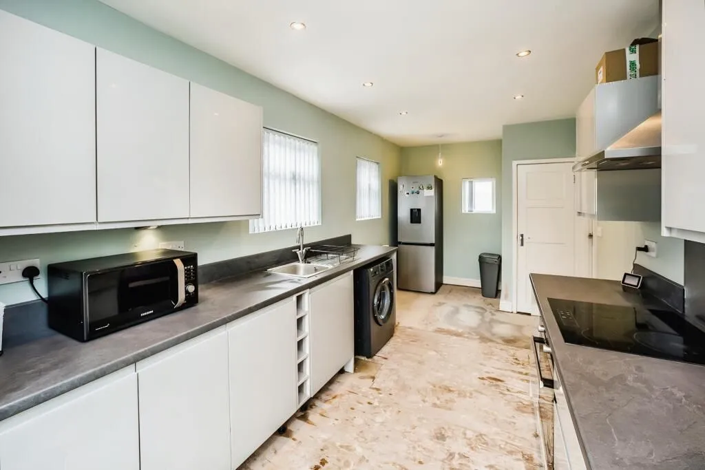 Meltham, Holmfirth, West Yorkshire, HD9 5PD - Online Auctions