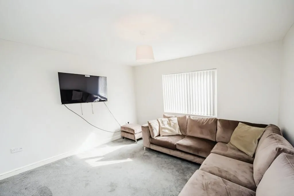 Meltham, Holmfirth, West Yorkshire, HD9 5PD - Online Auctions