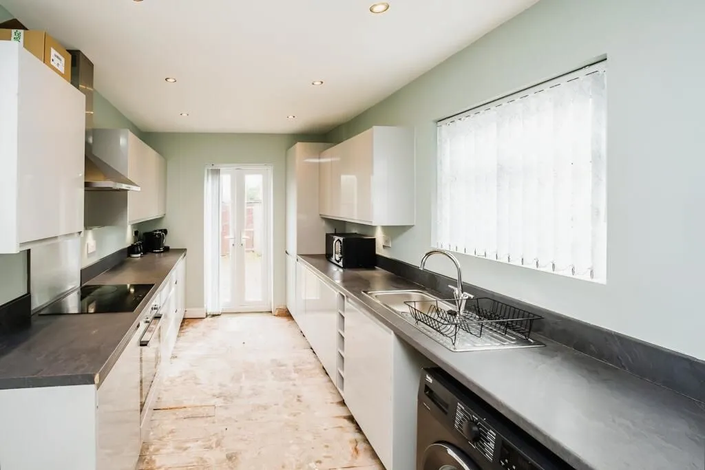 Meltham, Holmfirth, West Yorkshire, HD9 5PD - Online Auctions