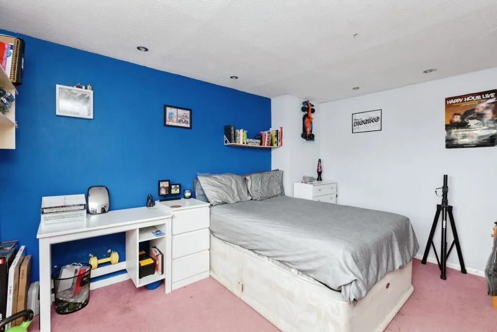 Milton keynes, Buckinghamshire, MK19 7BL - Online Auctions
