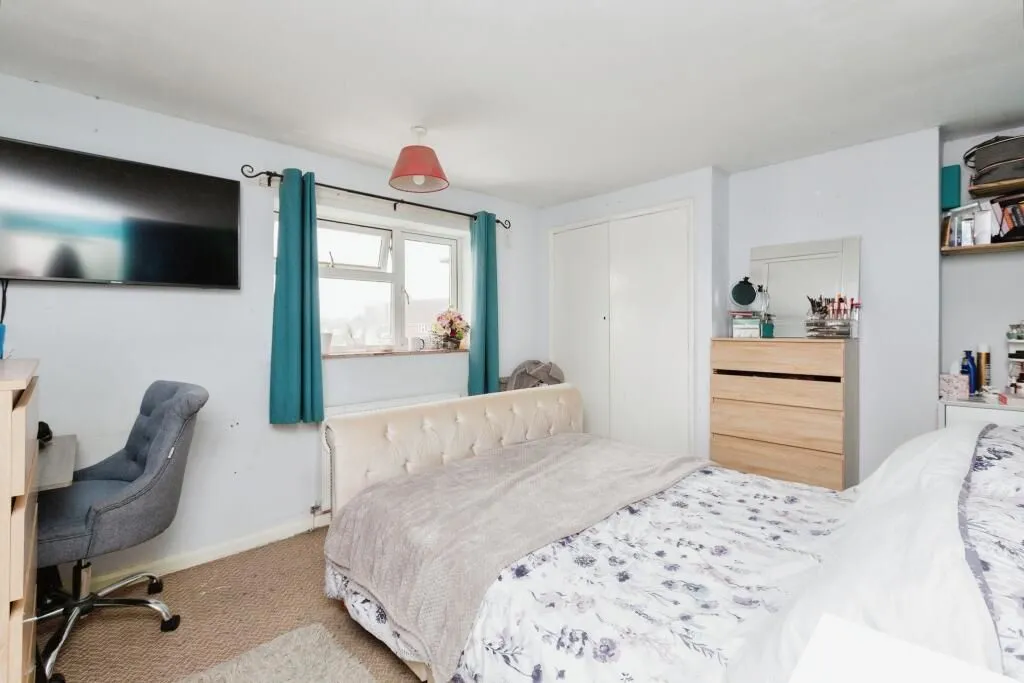 Milton keynes, Buckinghamshire, MK19 7BL - Online Auctions