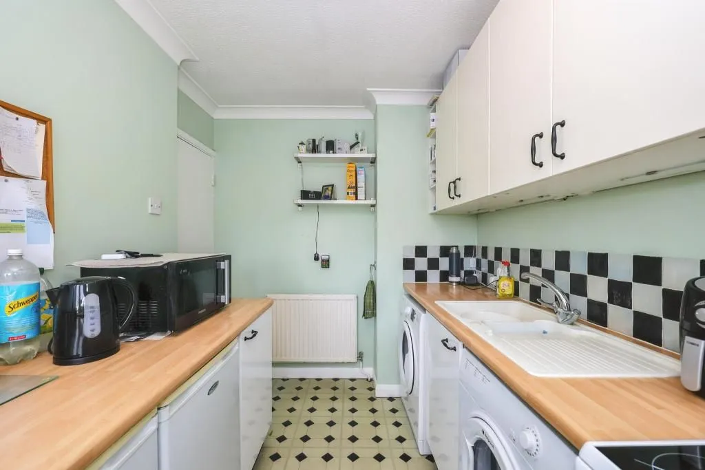 Hinton House, Jubilee Road, WATERLOOVILLE, Hampshire, PO7 7QX - Online Auctions
