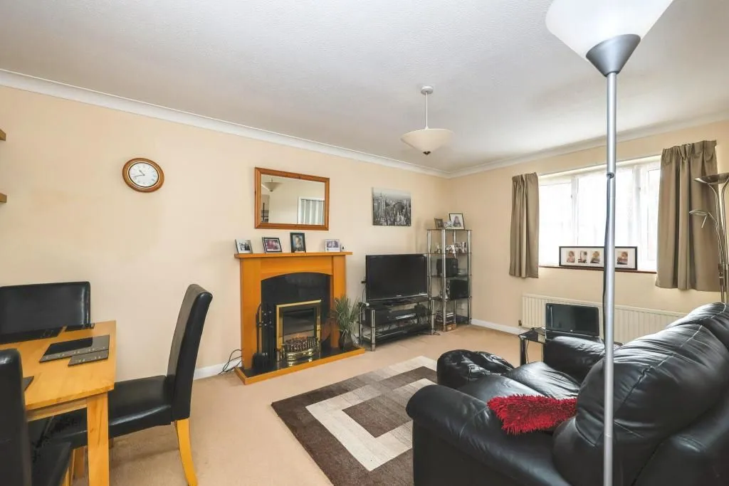 Hinton House, Jubilee Road, WATERLOOVILLE, Hampshire, PO7 7QX - Online Auctions