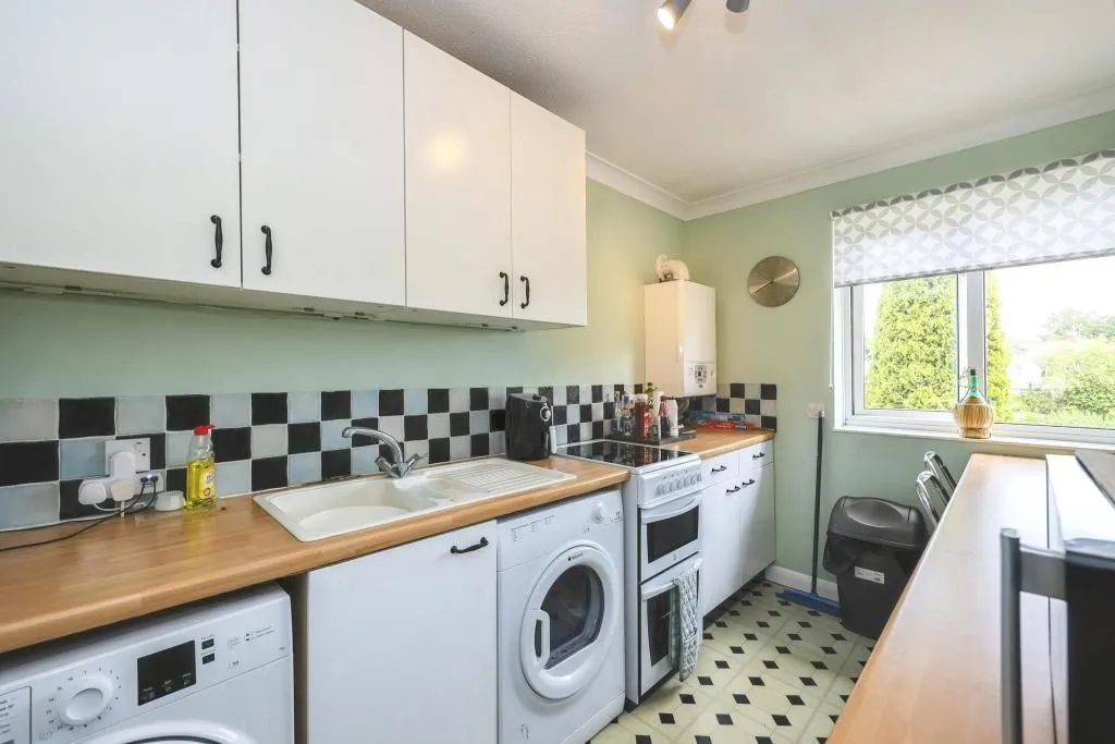 Hinton House, Jubilee Road, WATERLOOVILLE, Hampshire, PO7 7QX - Online Auctions