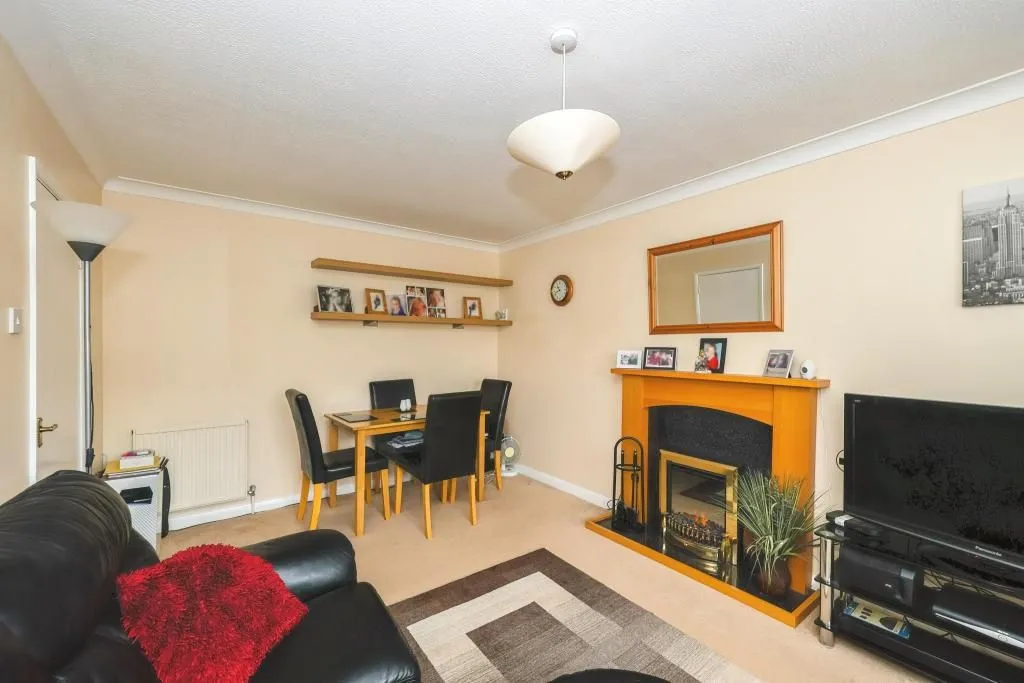Hinton House, Jubilee Road, WATERLOOVILLE, Hampshire, PO7 7QX - Online Auctions