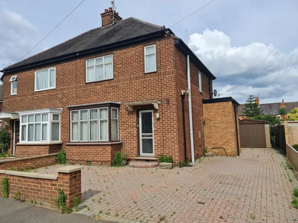 Bletchley, Milton Keynes, Buckinghamshire, MK2 2LT - Online Properties