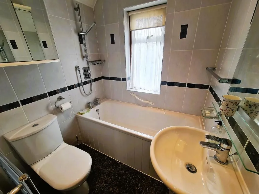 Bletchley, Milton Keynes, Buckinghamshire, MK2 2LT - Online Properties
