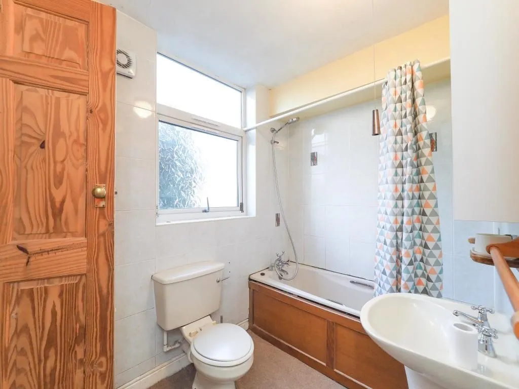Kegworth, Derby, Derbyshire, DE74 2DH - Online Auctions