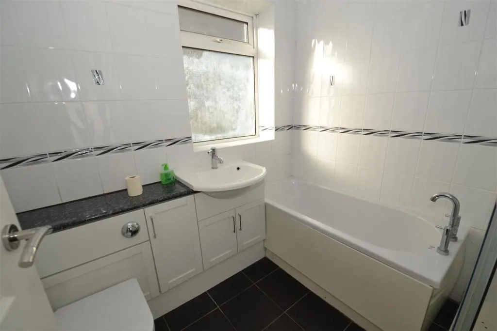 Wilsden, BRADFORD, West Yorkshire, BD15 0LX - Online Auctions