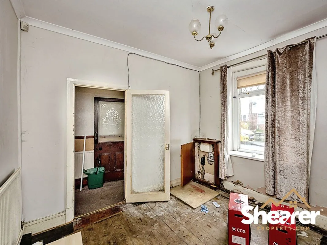 Morriston, Swansea, West Glamorgan, SA6 6HH - Online Auctions