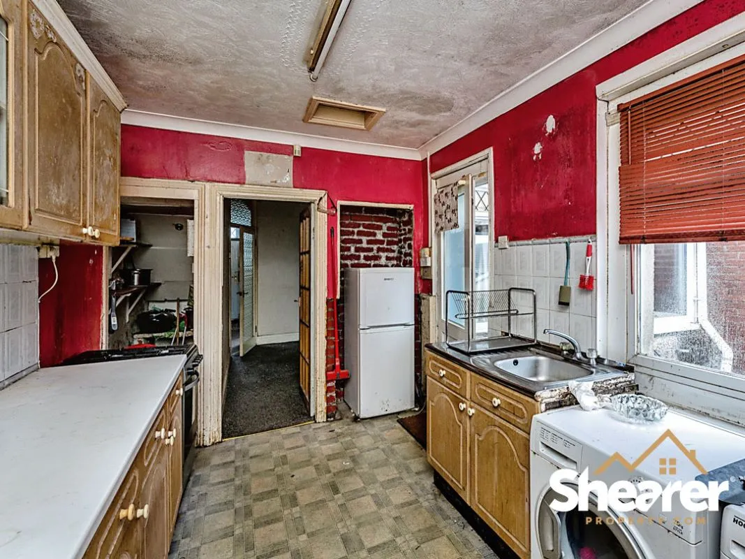 Morriston, Swansea, West Glamorgan, SA6 6HH - Online Auctions