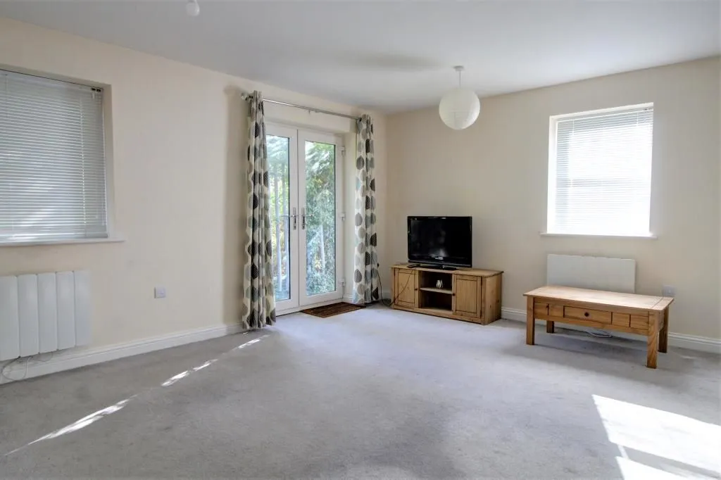 Aylesbury, Buckinghamshire, HP19 8JN - Online Properties