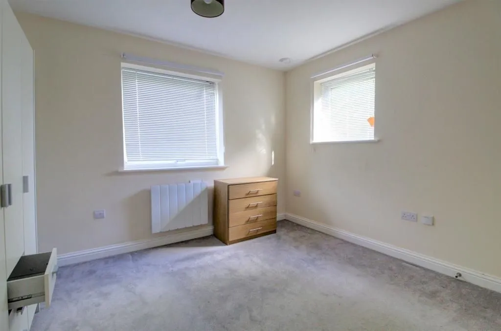 Aylesbury, Buckinghamshire, HP19 8JN - Online Properties