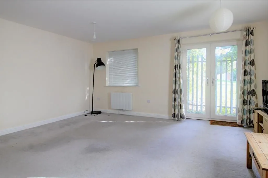 Aylesbury, Buckinghamshire, HP19 8JN - Online Properties