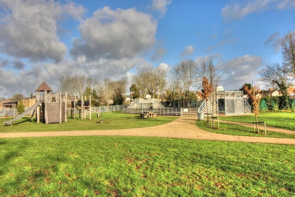 Aylesbury, Buckinghamshire, HP19 8JN - Online Properties