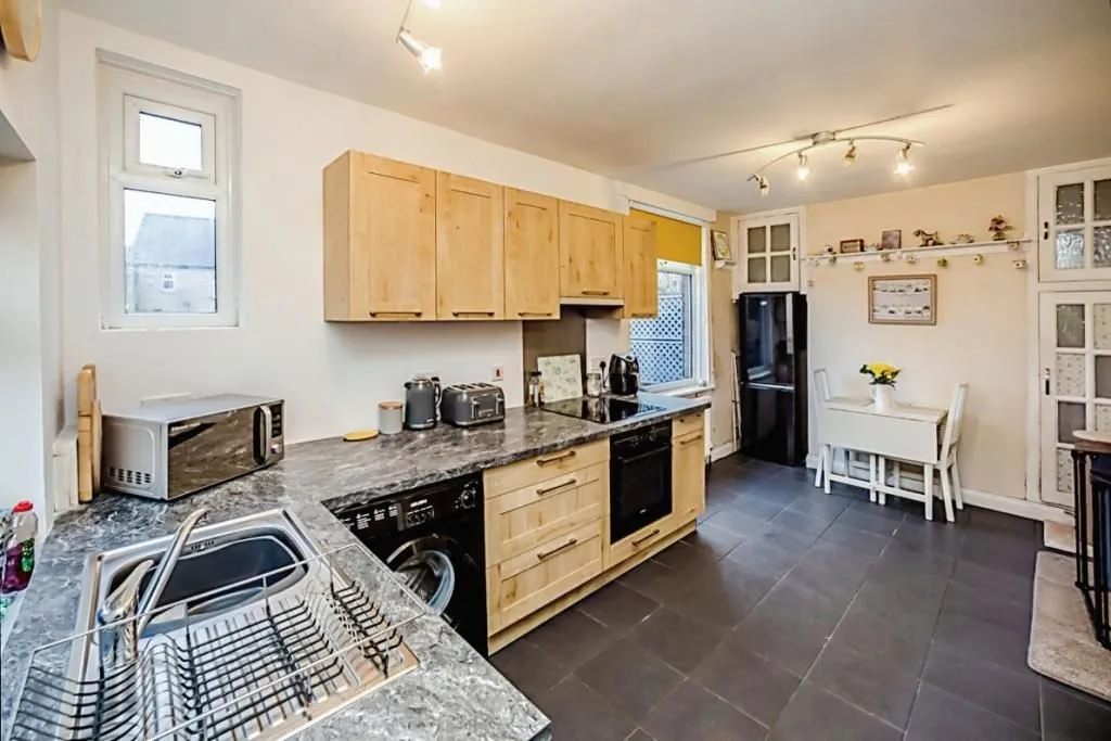 Cowlersley Lane, Huddersfield, West Yorkshire, HD4 5UE - Online Auctions