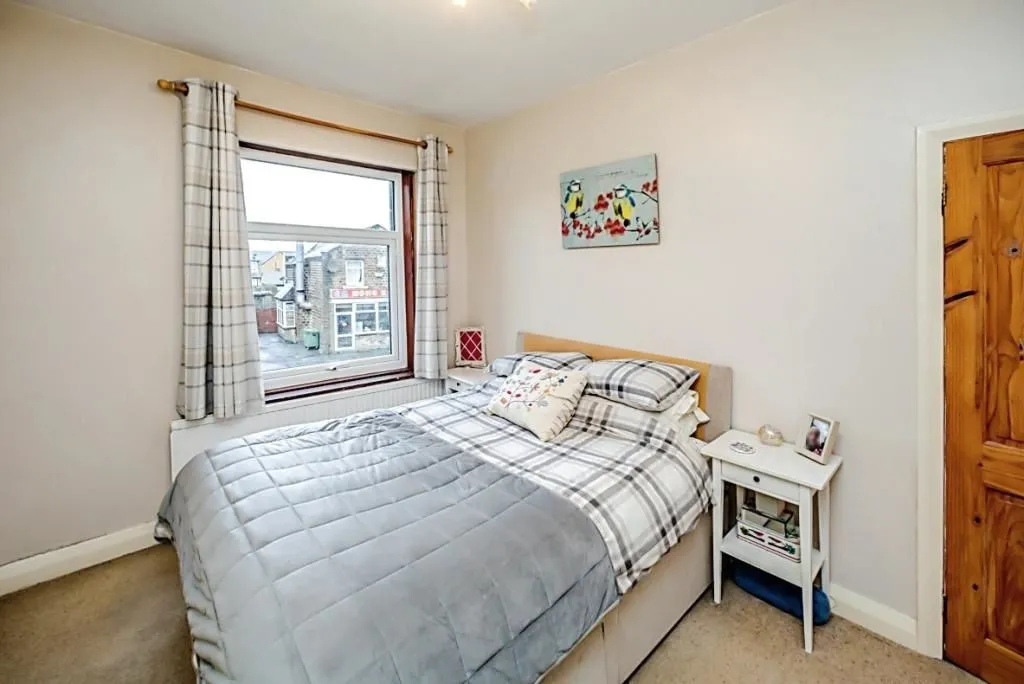 Cowlersley Lane, Huddersfield, West Yorkshire, HD4 5UE - Online Auctions