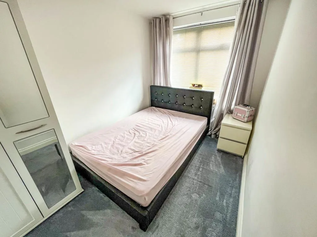 Leeds, West Yorkshire, LS17 5PW - Online Properties