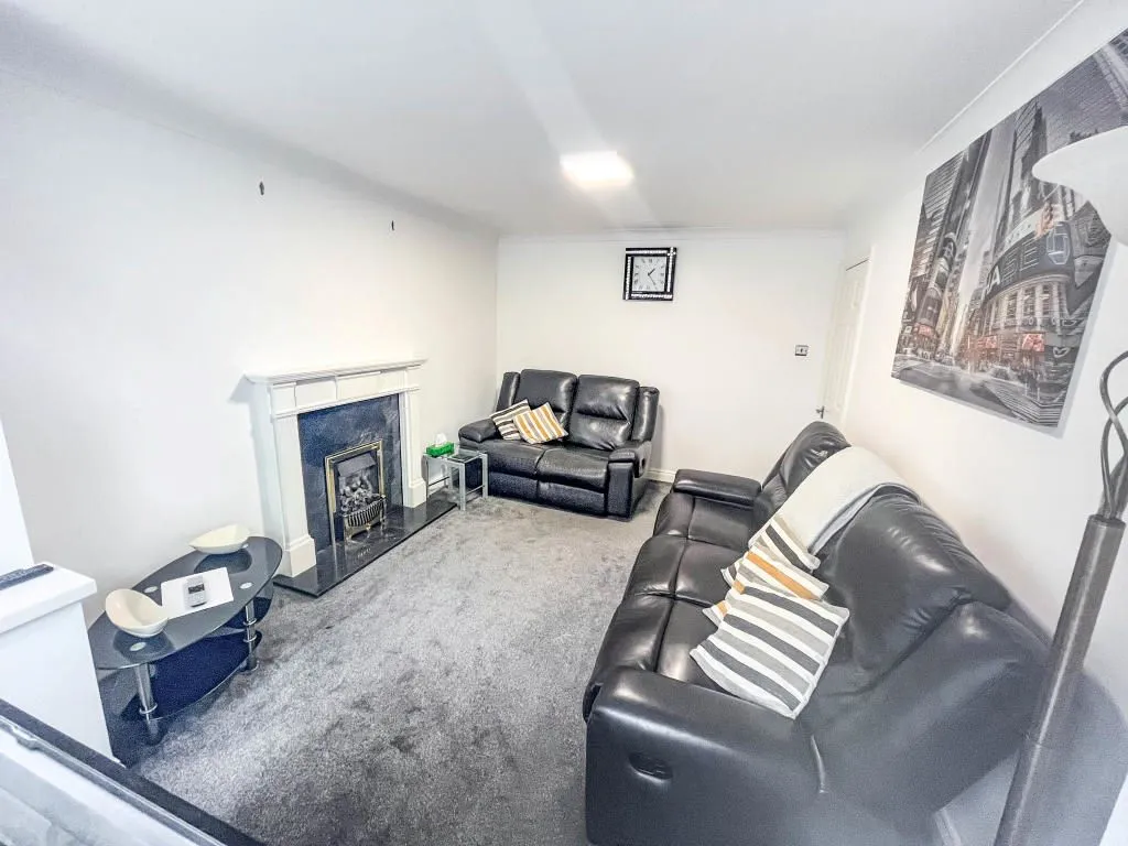 Leeds, West Yorkshire, LS17 5PW - Online Properties