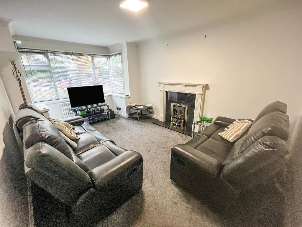 Leeds, West Yorkshire, LS17 5PW - Online Properties