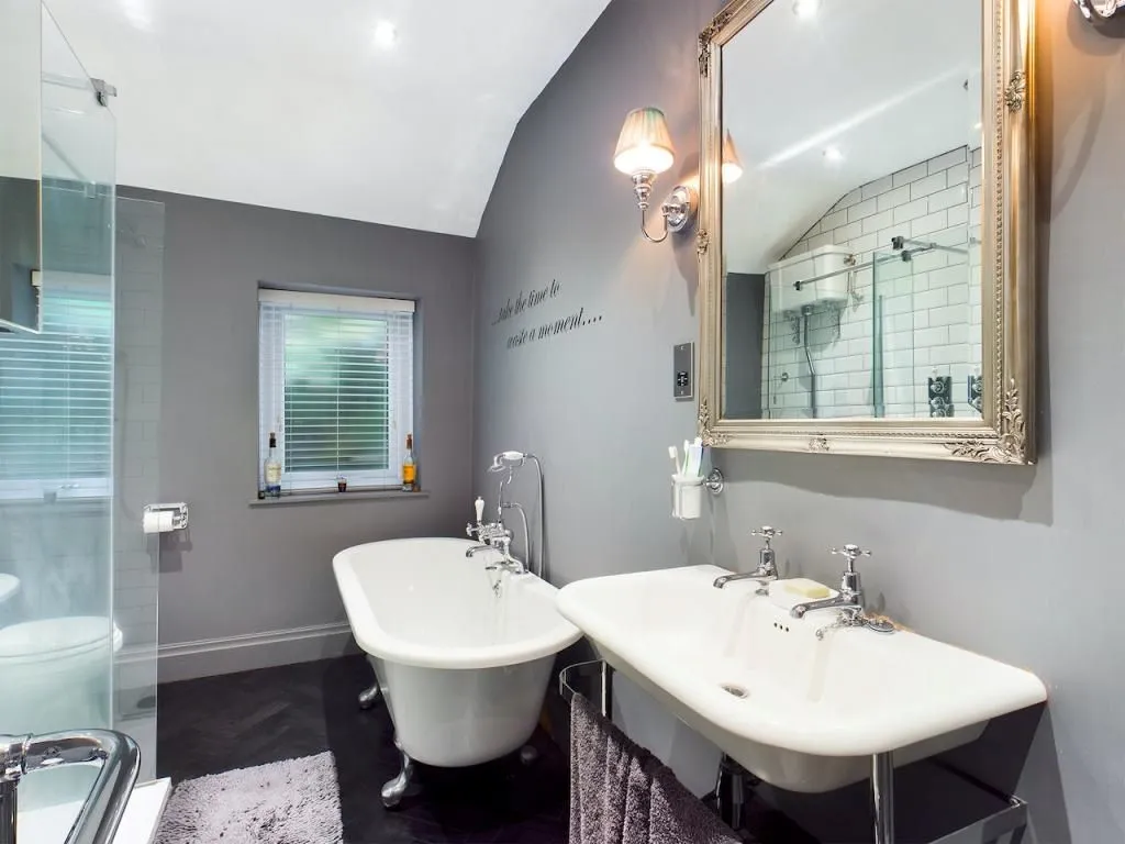 Pudsey, West Yorkshire, LS28 7NT - Online Auctions