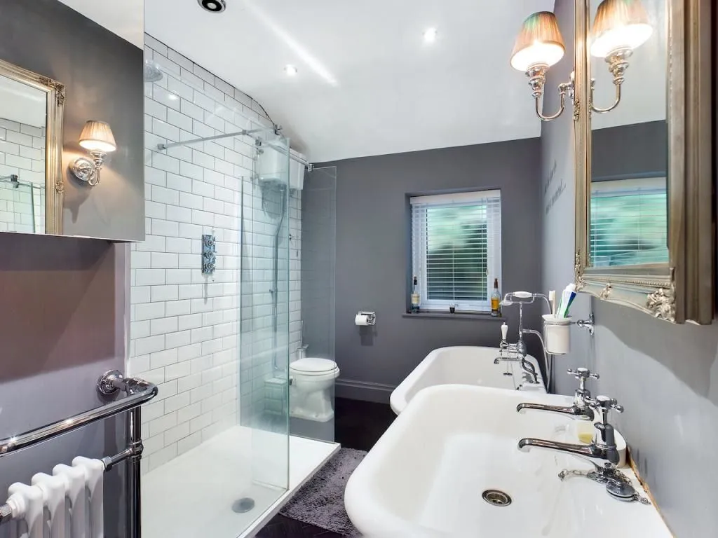 Pudsey, West Yorkshire, LS28 7NT - Online Auctions