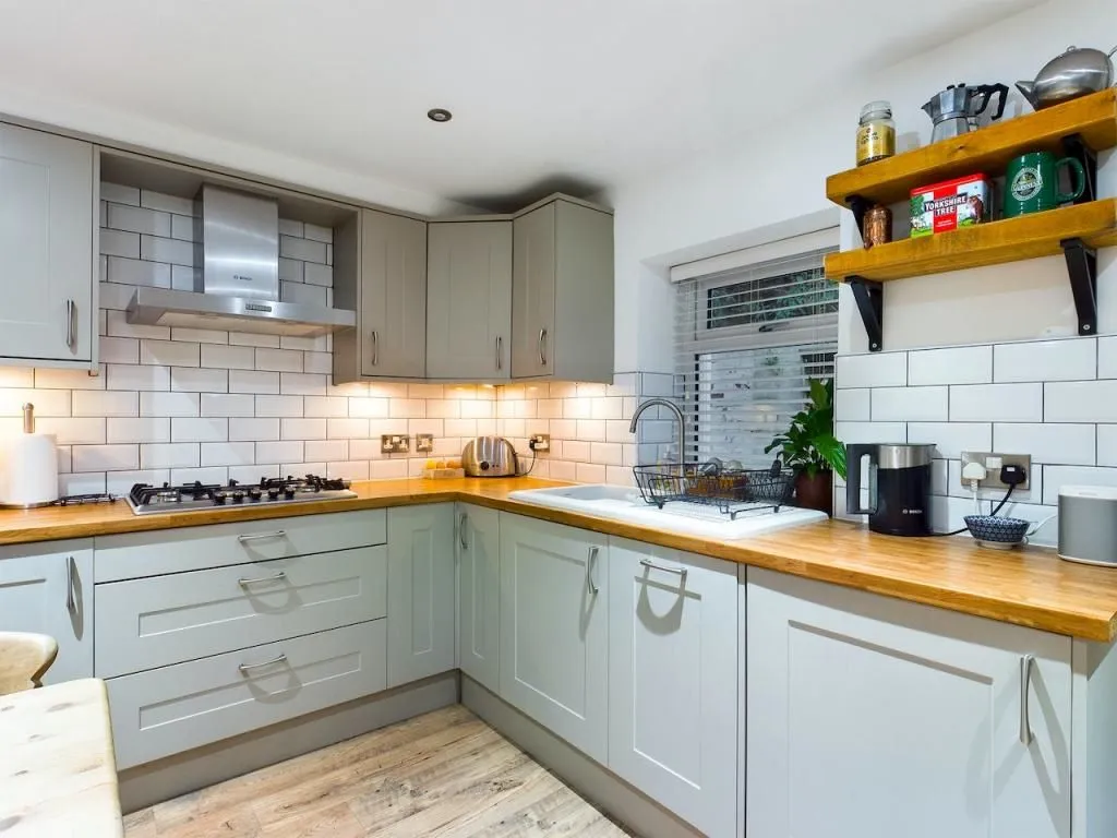 Pudsey, West Yorkshire, LS28 7NT - Online Auctions