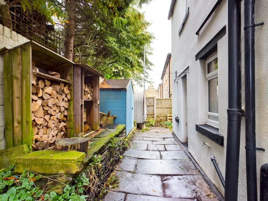 Pudsey, West Yorkshire, LS28 7NT - Online Auctions