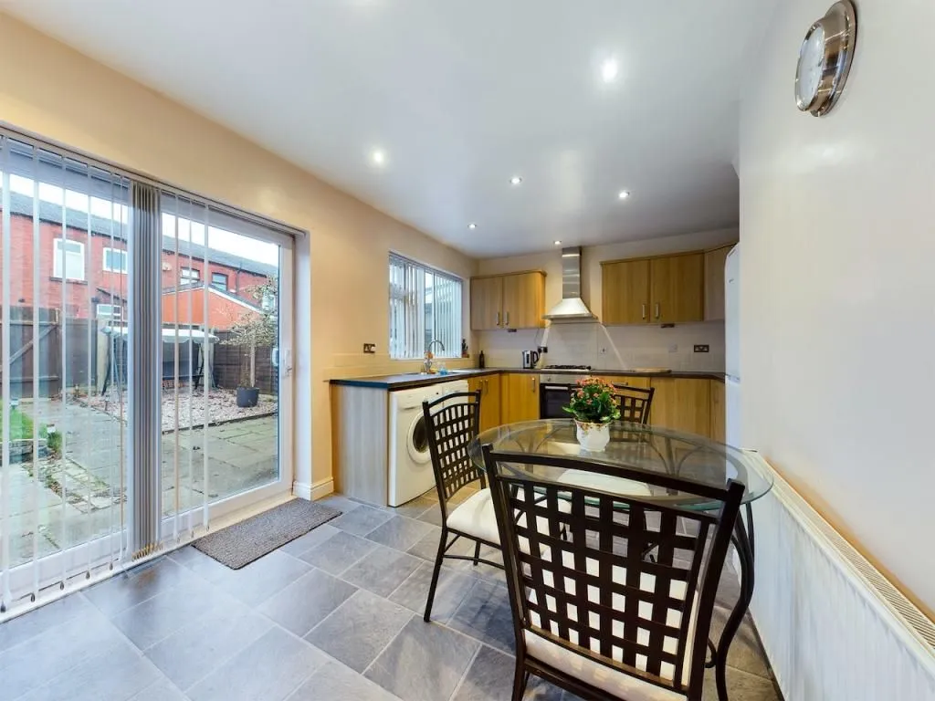 Bolton, Lancashire, BL1 4RT - Online Auctions