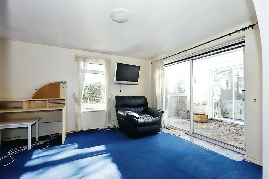 Stourport-on-Severn, Worcestershire, DY13 8TQ - Online Auctions