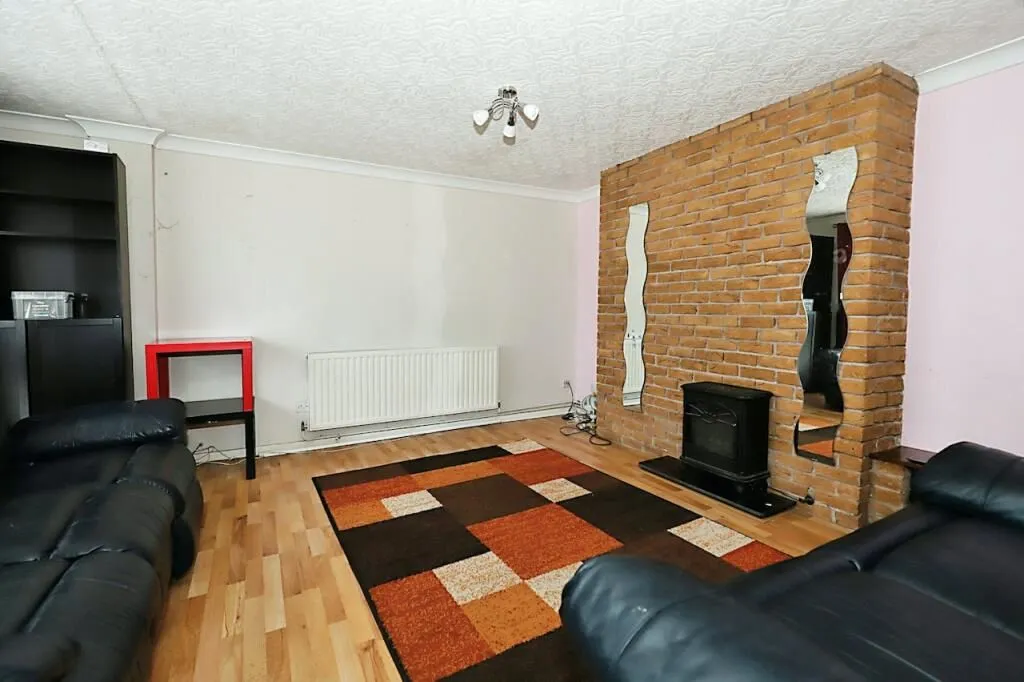 Stourport-on-Severn, Worcestershire, DY13 8TQ - Online Auctions