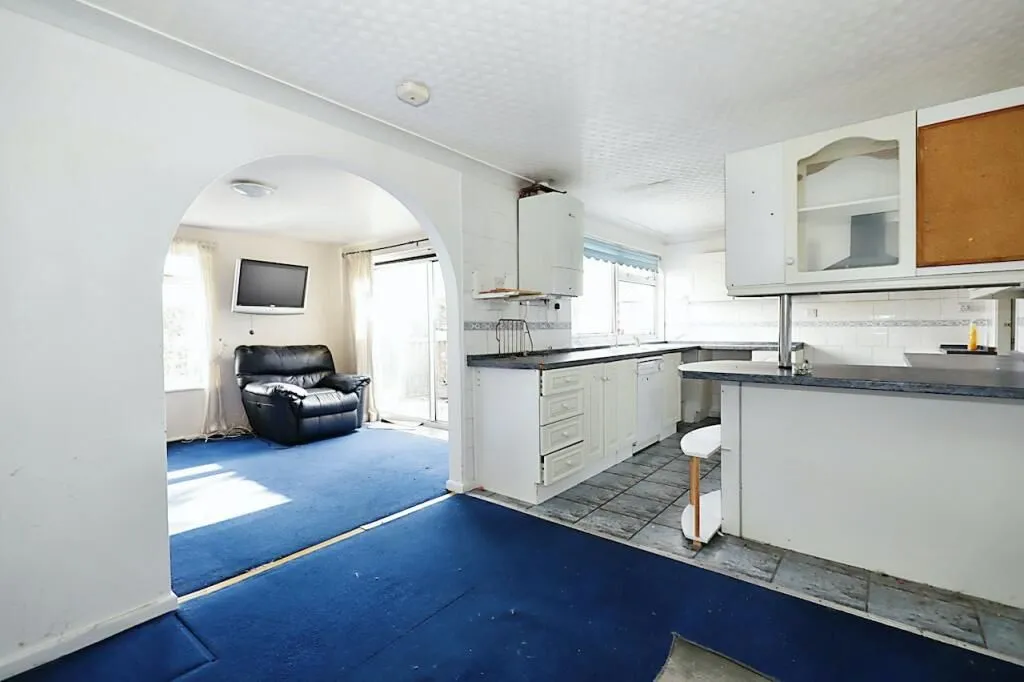 Stourport-on-Severn, Worcestershire, DY13 8TQ - Online Auctions