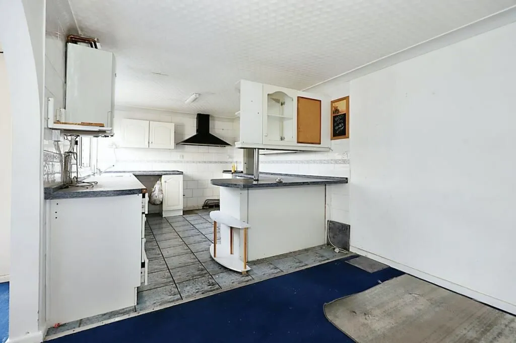 Stourport-on-Severn, Worcestershire, DY13 8TQ - Online Auctions