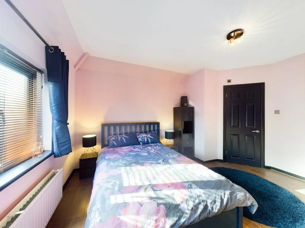 Gillingham, Kent, ME7 2JJ - Online Auctions