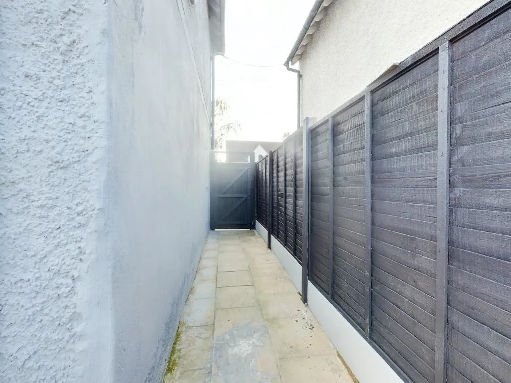 Gillingham, Kent, ME7 2JJ - Online Auctions
