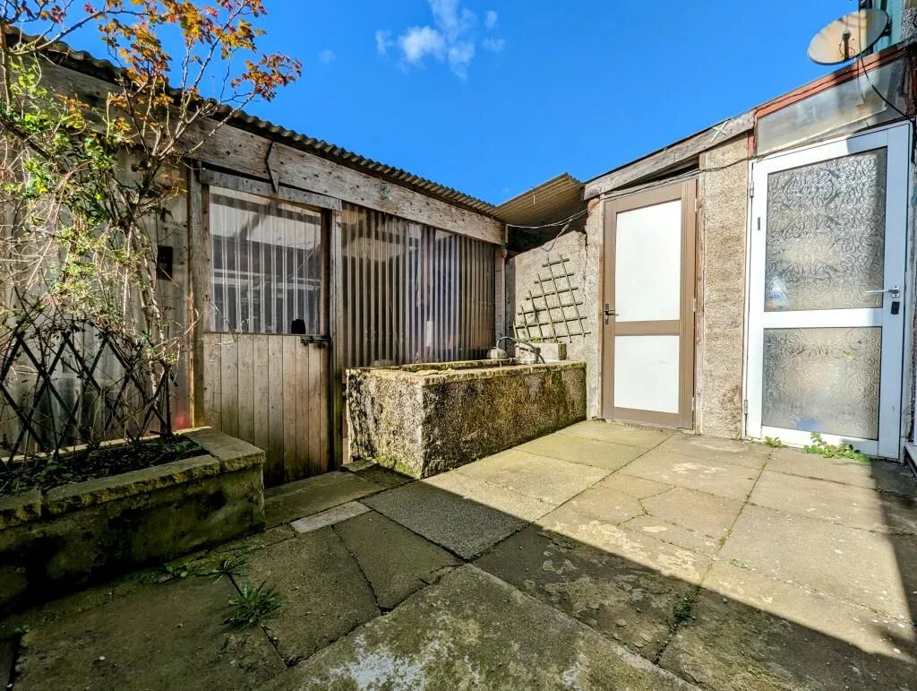 Bristol, Avon, BS2 9YU - Online Properties